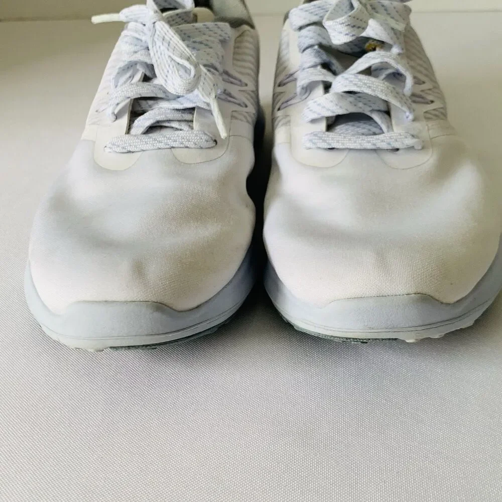 Nike Shoes In Season TR-8 Women 7.5 White Half Blue‎ Athletic Training Sneaker